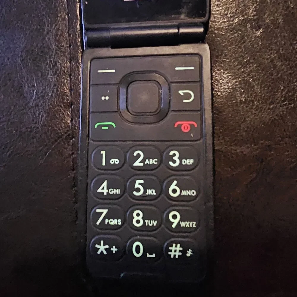 Blu Flex 8GB Prepaid Flip Phone Black, TracFone